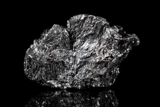 Morceau de graphite brut, une des formes allotropiques du carbone. Morceau de graphite brut, une des formes allotropiques du carbone.