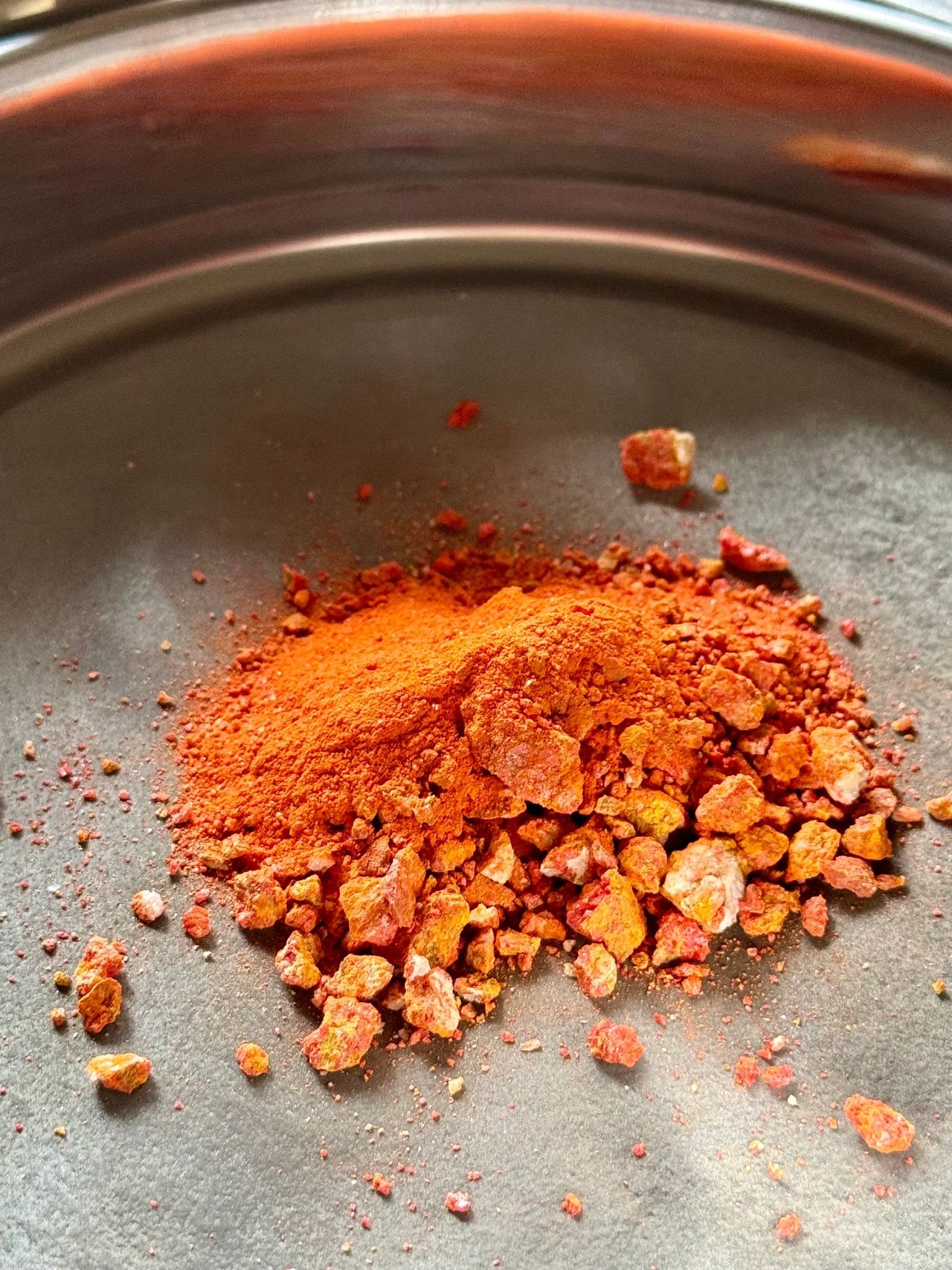 Pigment de réalgar (Crédit : Lapisorium)