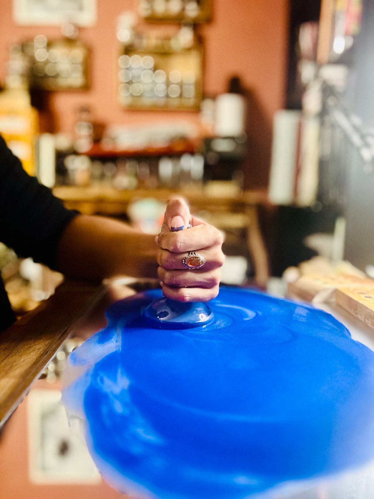 Réalisation de la peinture (Crédit : lapisorium)